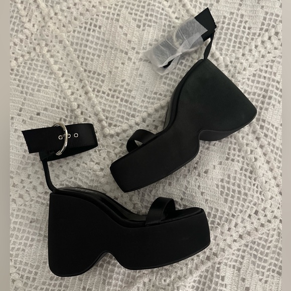 NWT Satin Buckle Detail Wedges - Picture 2 of 7